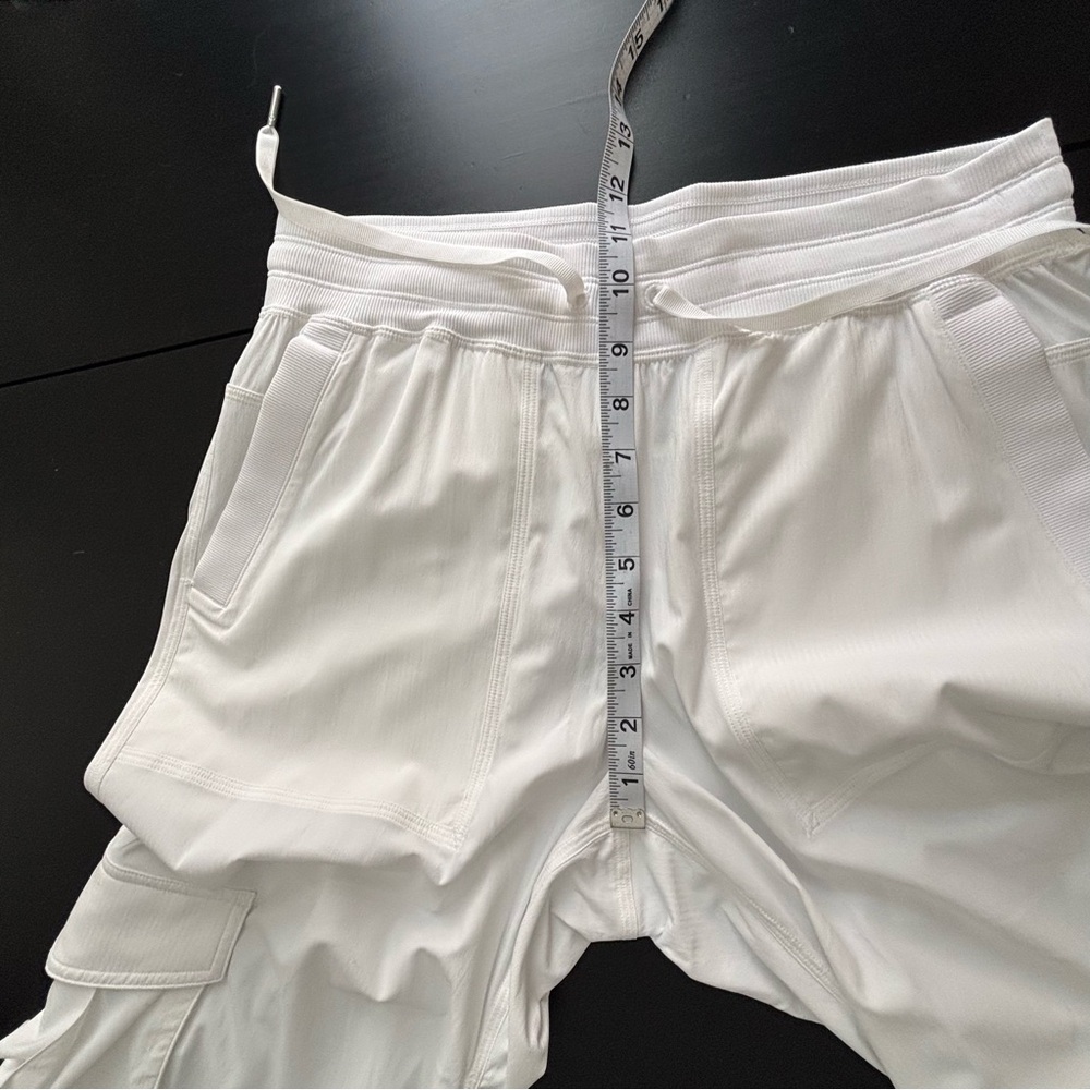 Lululemon Sz S Dance Studio Relaxed-Fit Mid-Rise Cargo Pant White Like New 2024 - Picture 14 of 16